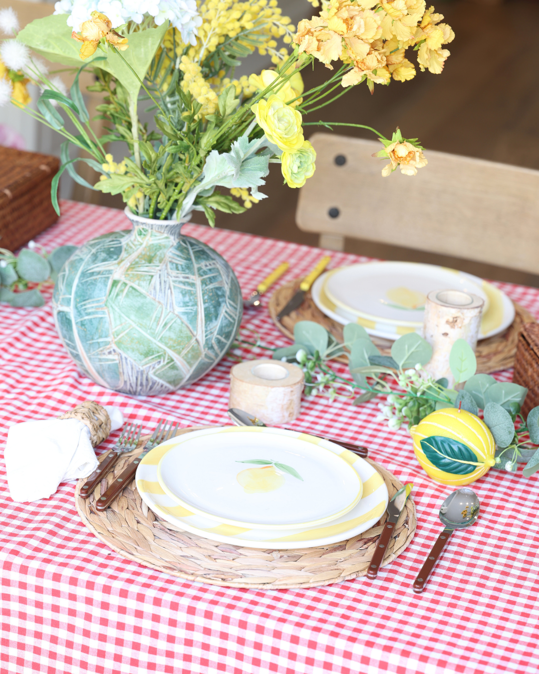Red Checkered Tables for Summer Outdoor Dining: A Timeless Seasonal Cl ...