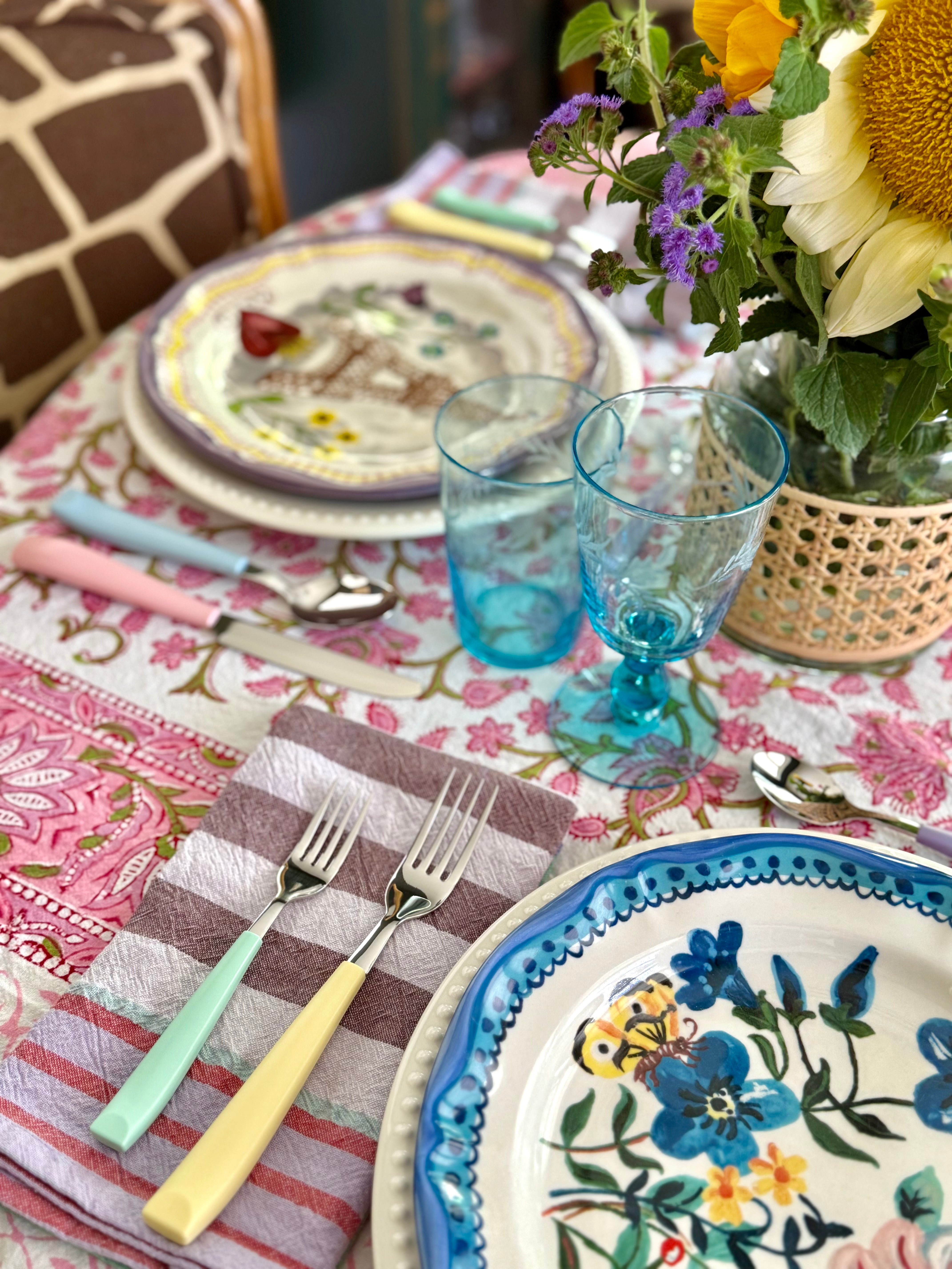 The Art of the Clash: Mastering Pattern Mixing on Your Table – ANNOVA
